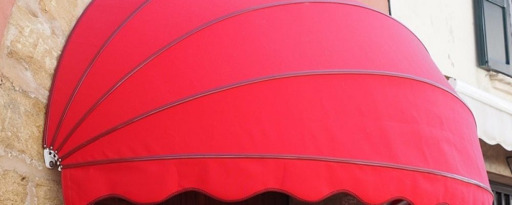 Come pulire le tende da sole